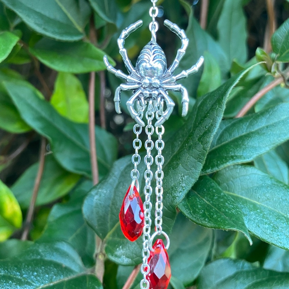 Gothic Spider Necklace with drop Red hanging jewels engraved detailing NWT - Picture 5 of 7